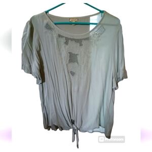 Eyeshadow Short Sleeve Blouse w/ ruffle sleeves & tie floral mint